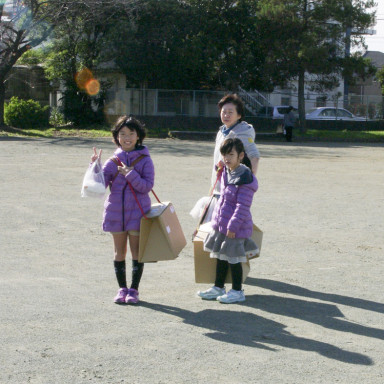 肩掛け紐を付けたので、みんな大事そうに持って帰ってくれました。