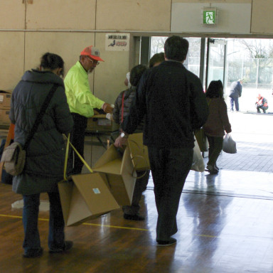 肩掛け紐を付けたので、みんな大事そうに持って帰ってくれました。